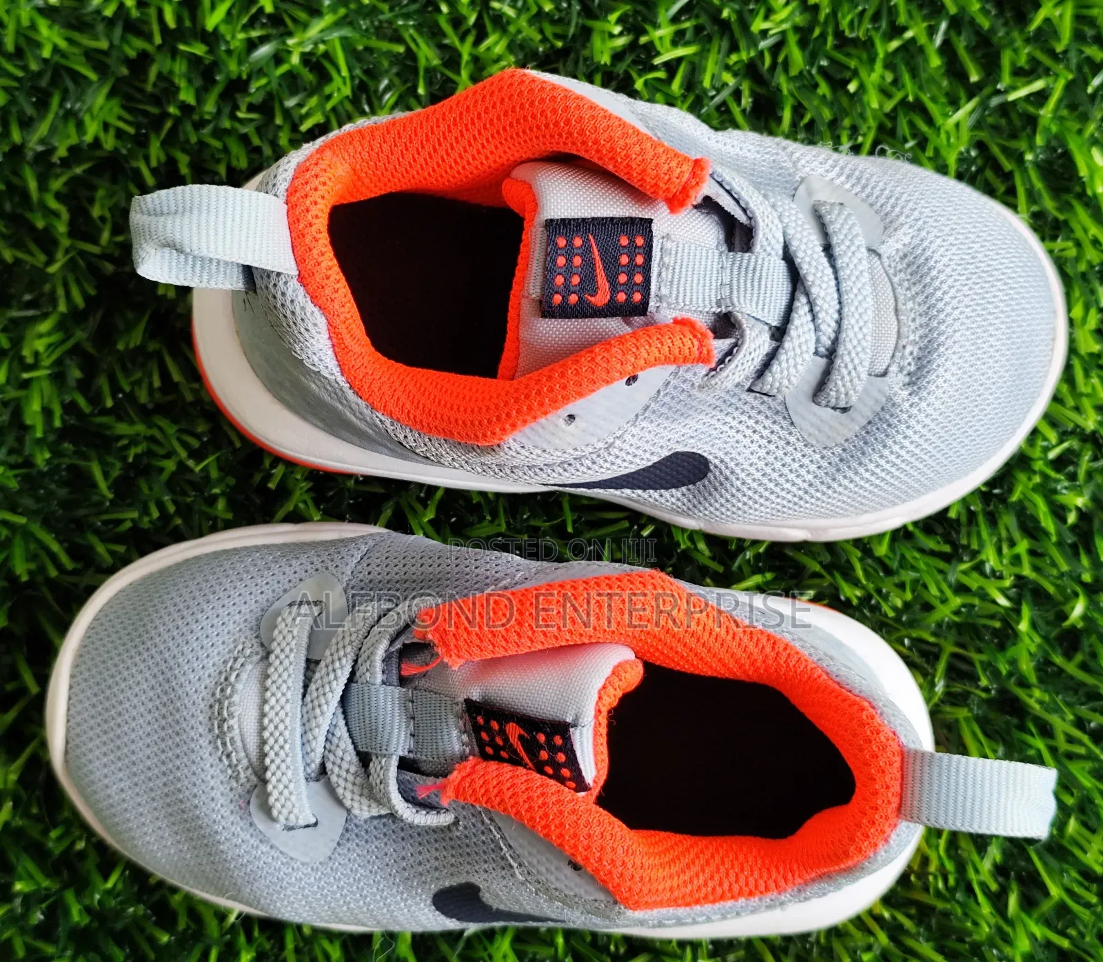 Trendy Kids Nike Air Snickers Size 21