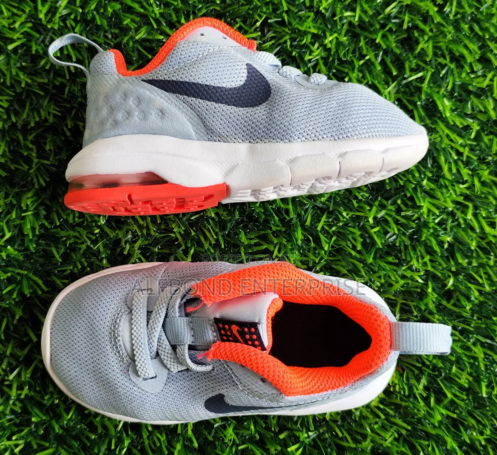 Trendy Kids Nike Air Snickers Size 21
