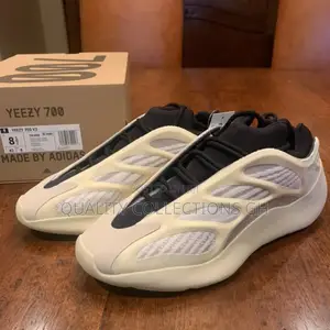 Yeezy Boost 700 Cream