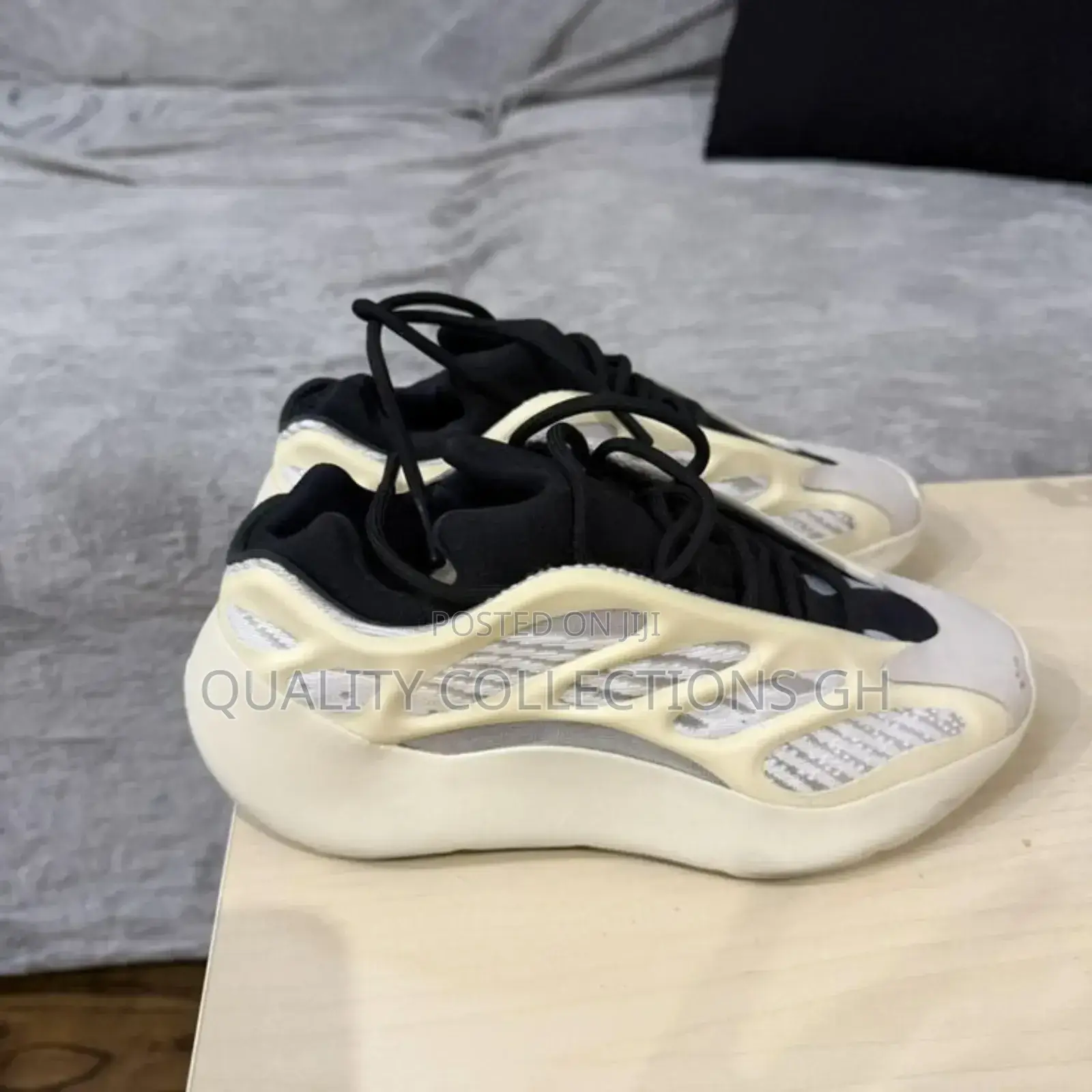 Yeezy Boost 700 Cream