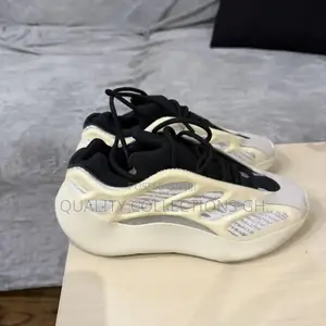 Yeezy Boost 700 Cream
