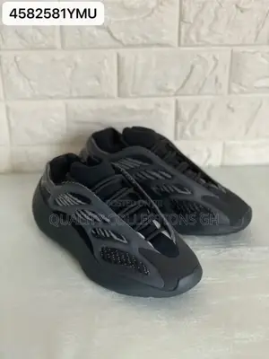 Yeezy Boost Wild Black