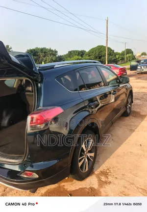 Toyota RAV4 XLE 4dr SUV (2.5L 4cyl 6A) 2018 Black