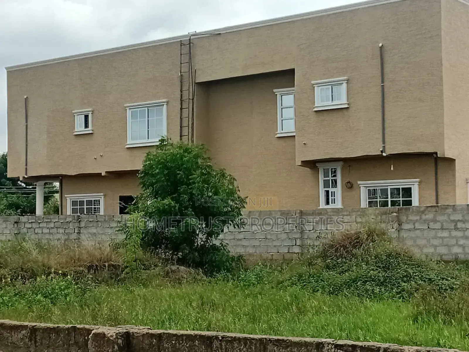 4bdrm Duplex in Hometrust Properties, Amasaman for sale