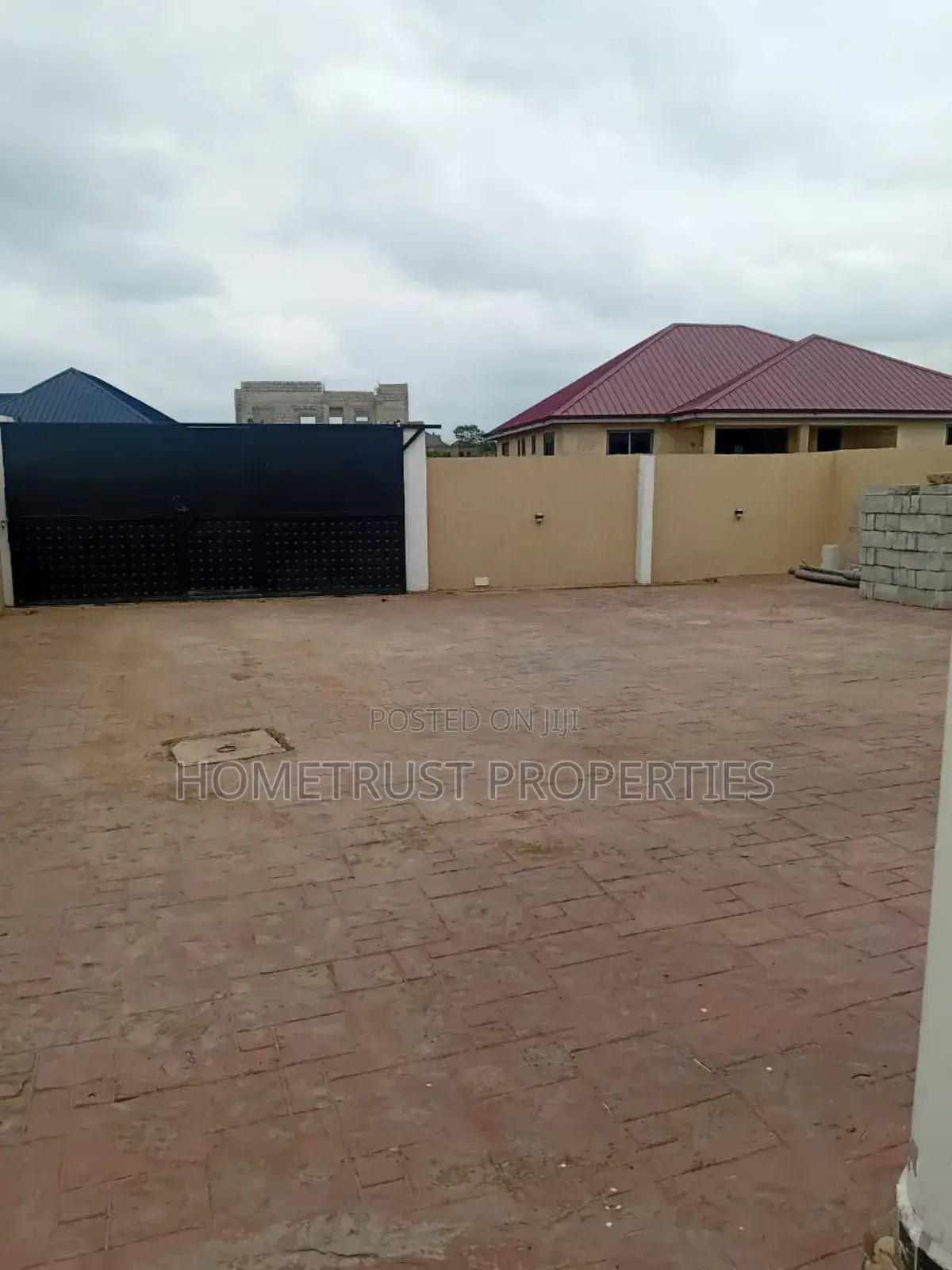 4bdrm Duplex in Hometrust Properties, Amasaman for sale