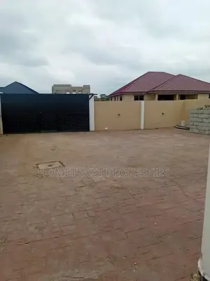 4bdrm Duplex in Hometrust Properties, Amasaman for sale