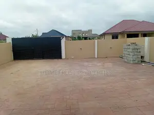 4bdrm Duplex in Hometrust Properties, Amasaman for sale