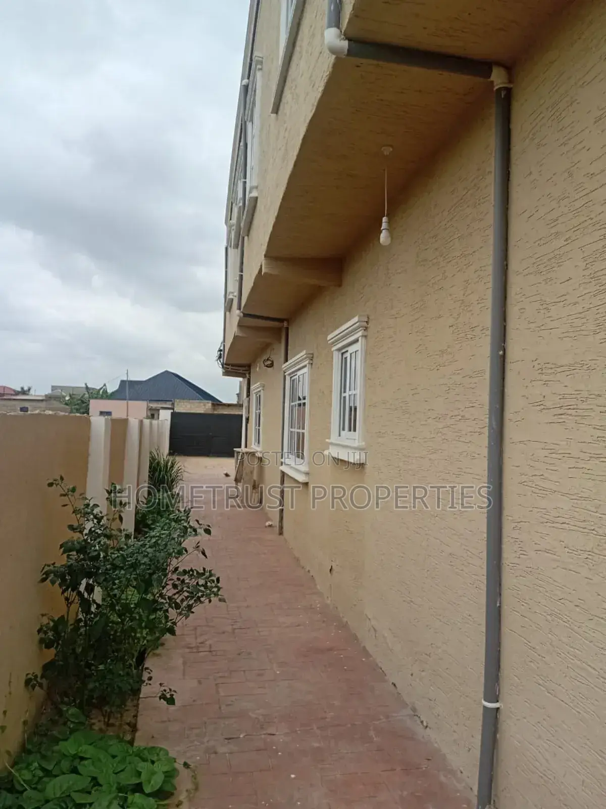 4bdrm Duplex in Hometrust Properties, Amasaman for sale