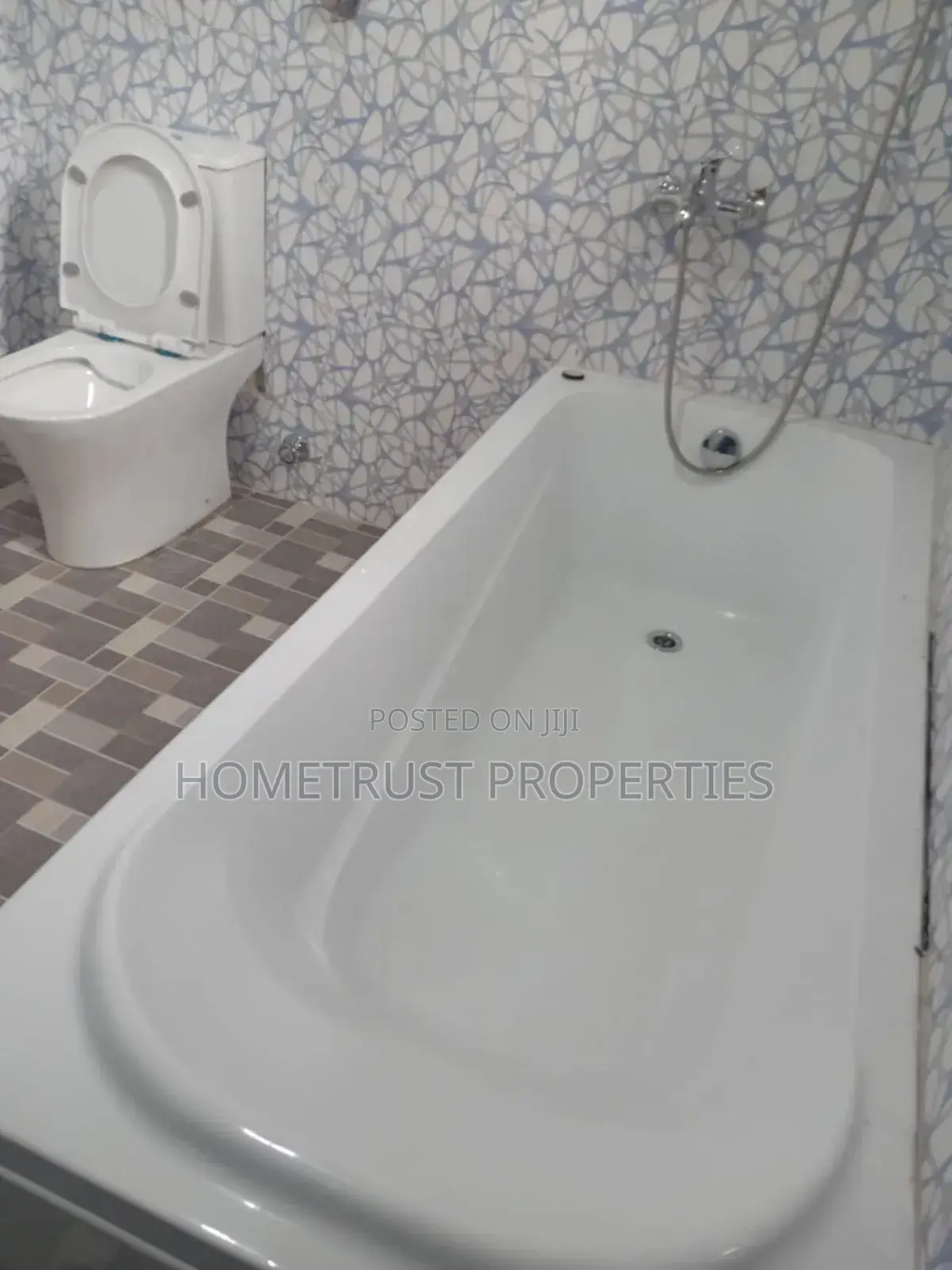 4bdrm Duplex in Hometrust Properties, Amasaman for sale