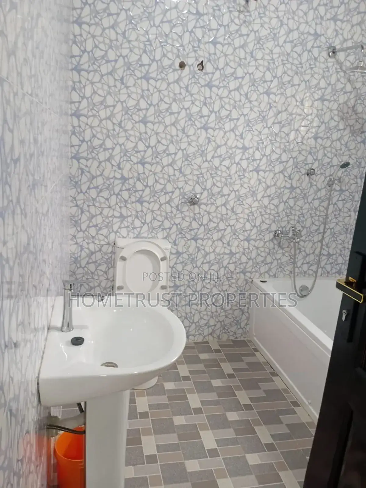 4bdrm Duplex in Hometrust Properties, Amasaman for sale