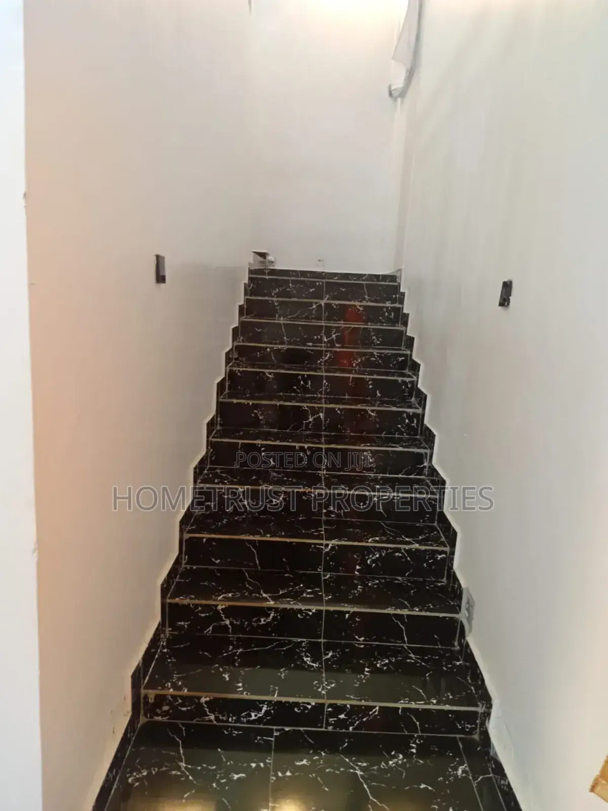 4bdrm Duplex in Hometrust Properties, Amasaman for sale