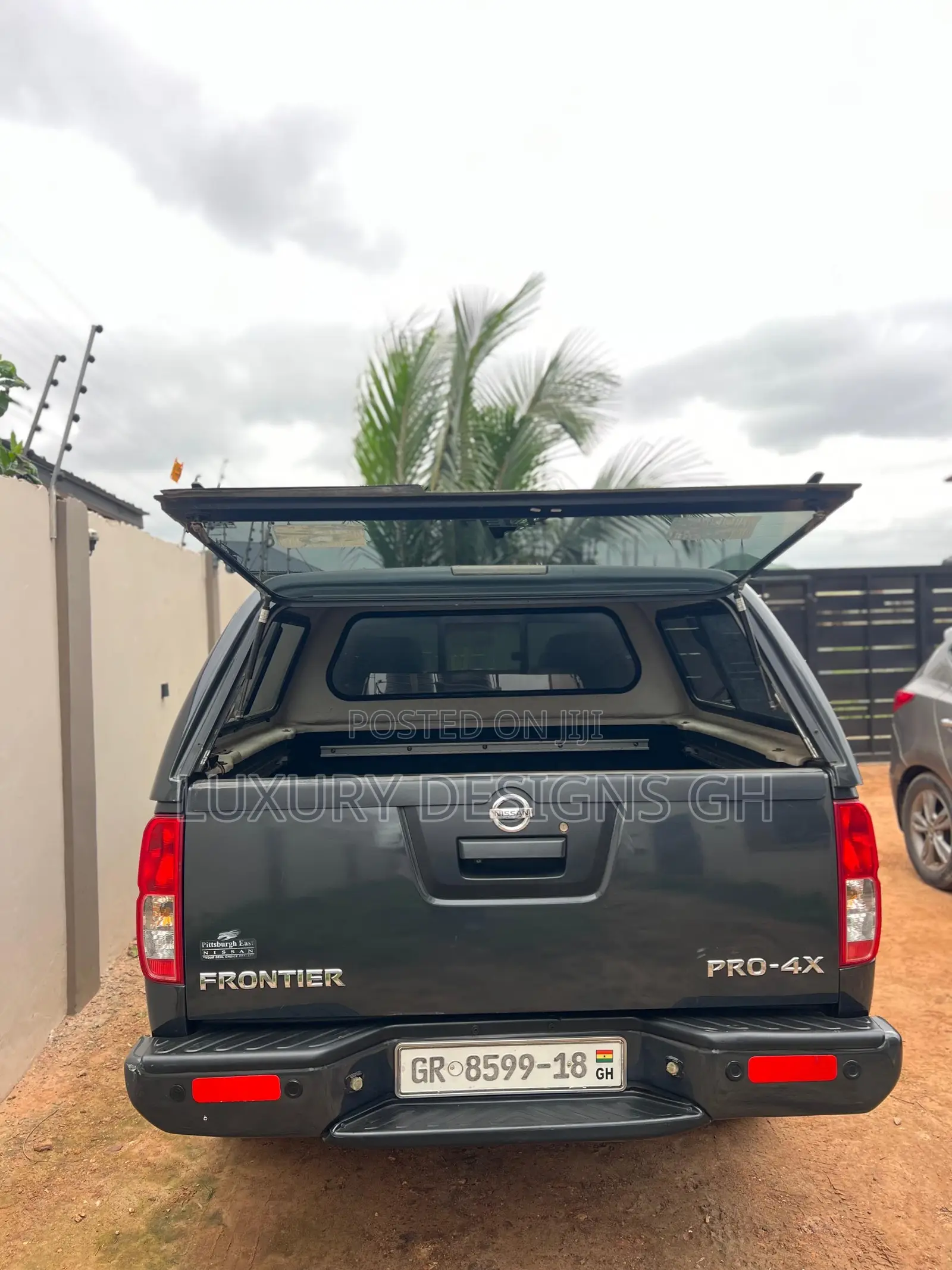 Nissan Frontier 2014 Black