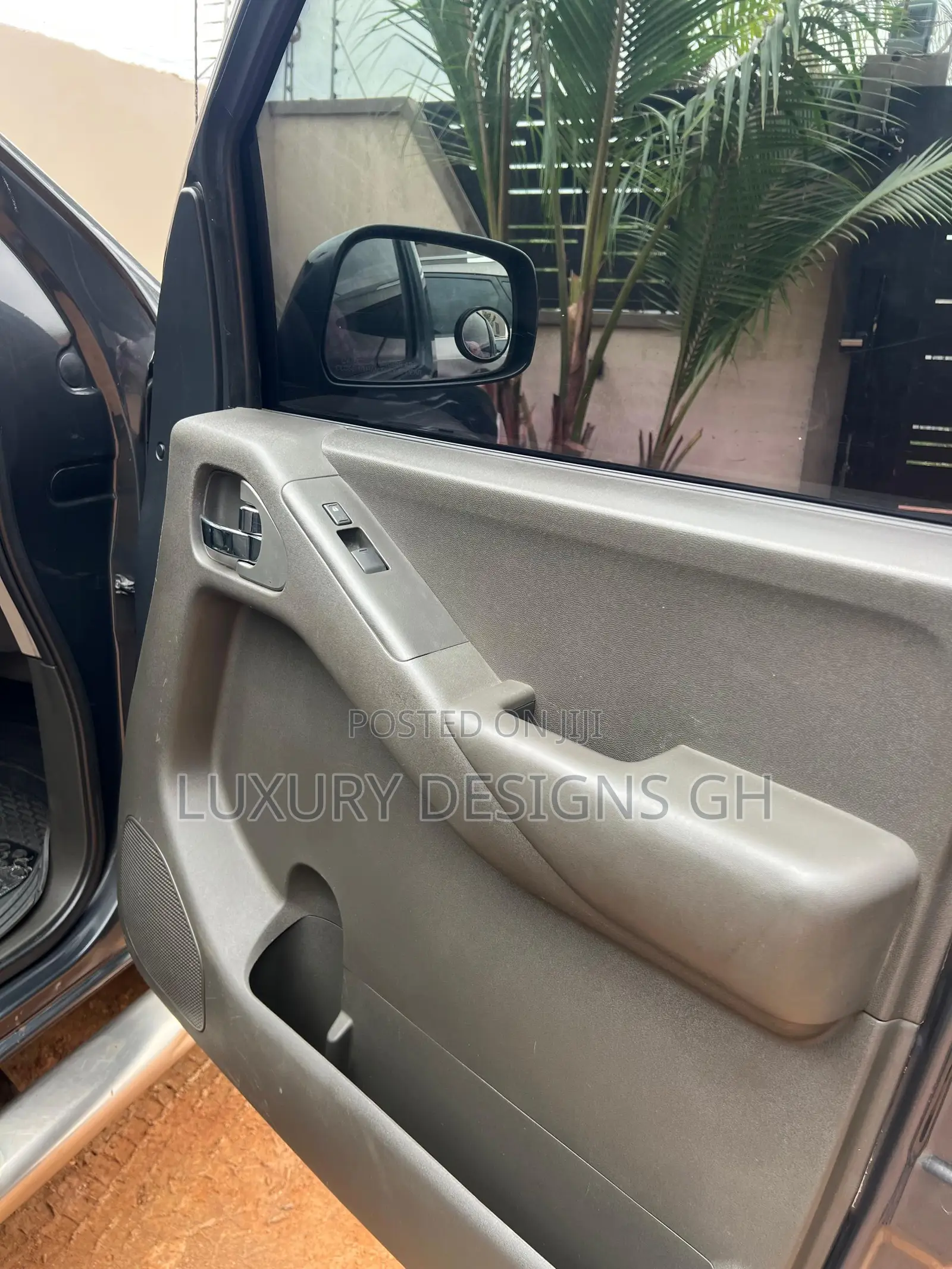 Nissan Frontier 2014 Black
