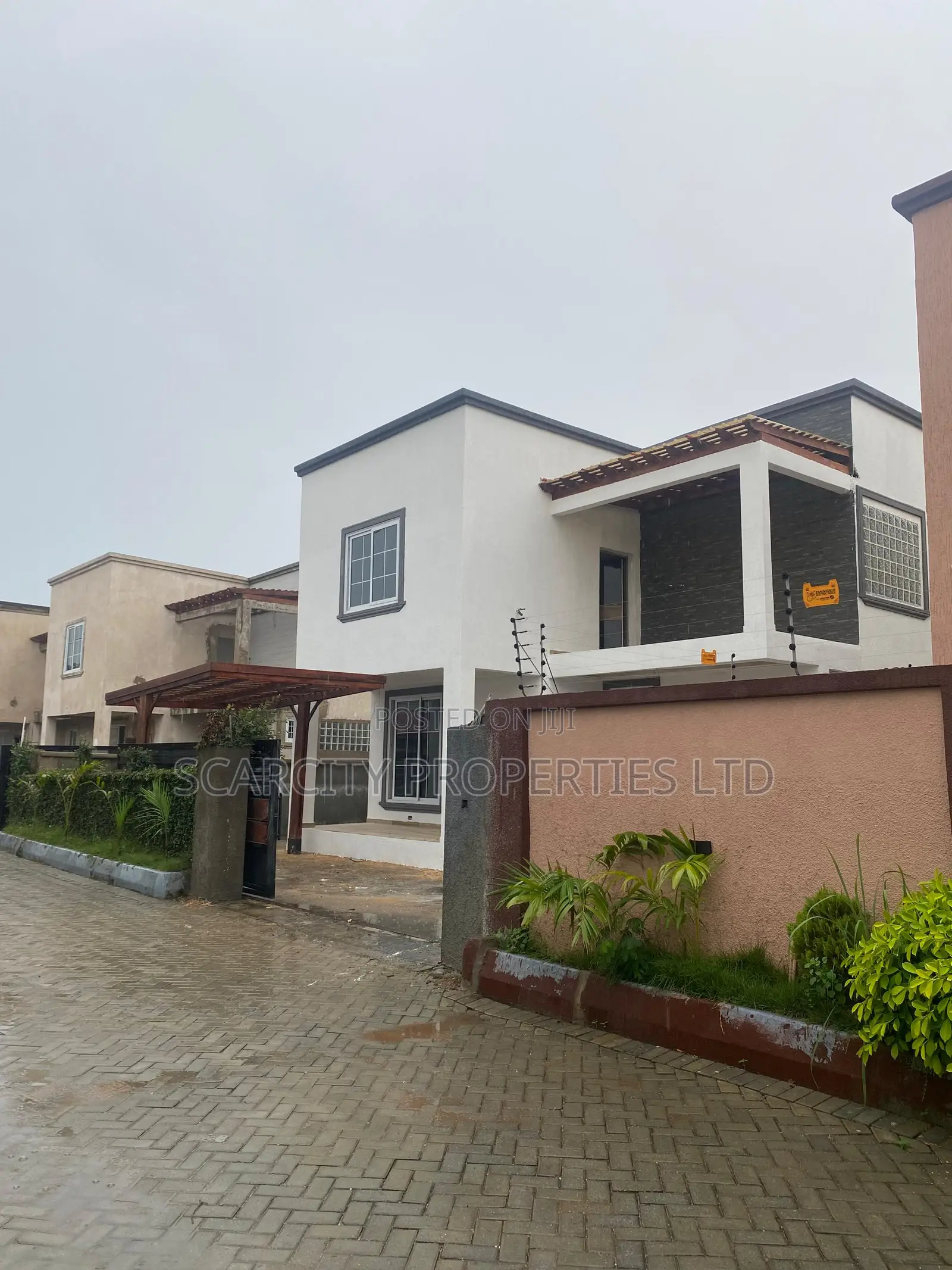 3bdrm House in A&C Mall Area for sale