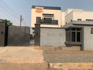5bdrm House in Adjiringanor, Adjiriganor for sale
