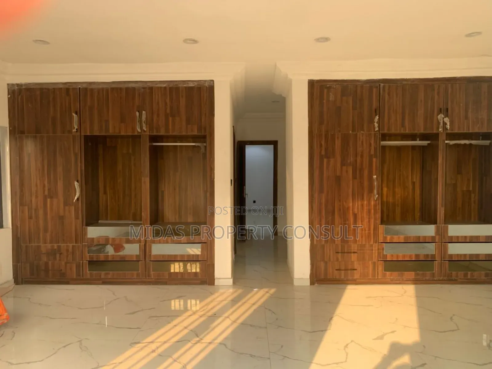 5bdrm House in Adjiringanor, Adjiriganor for sale