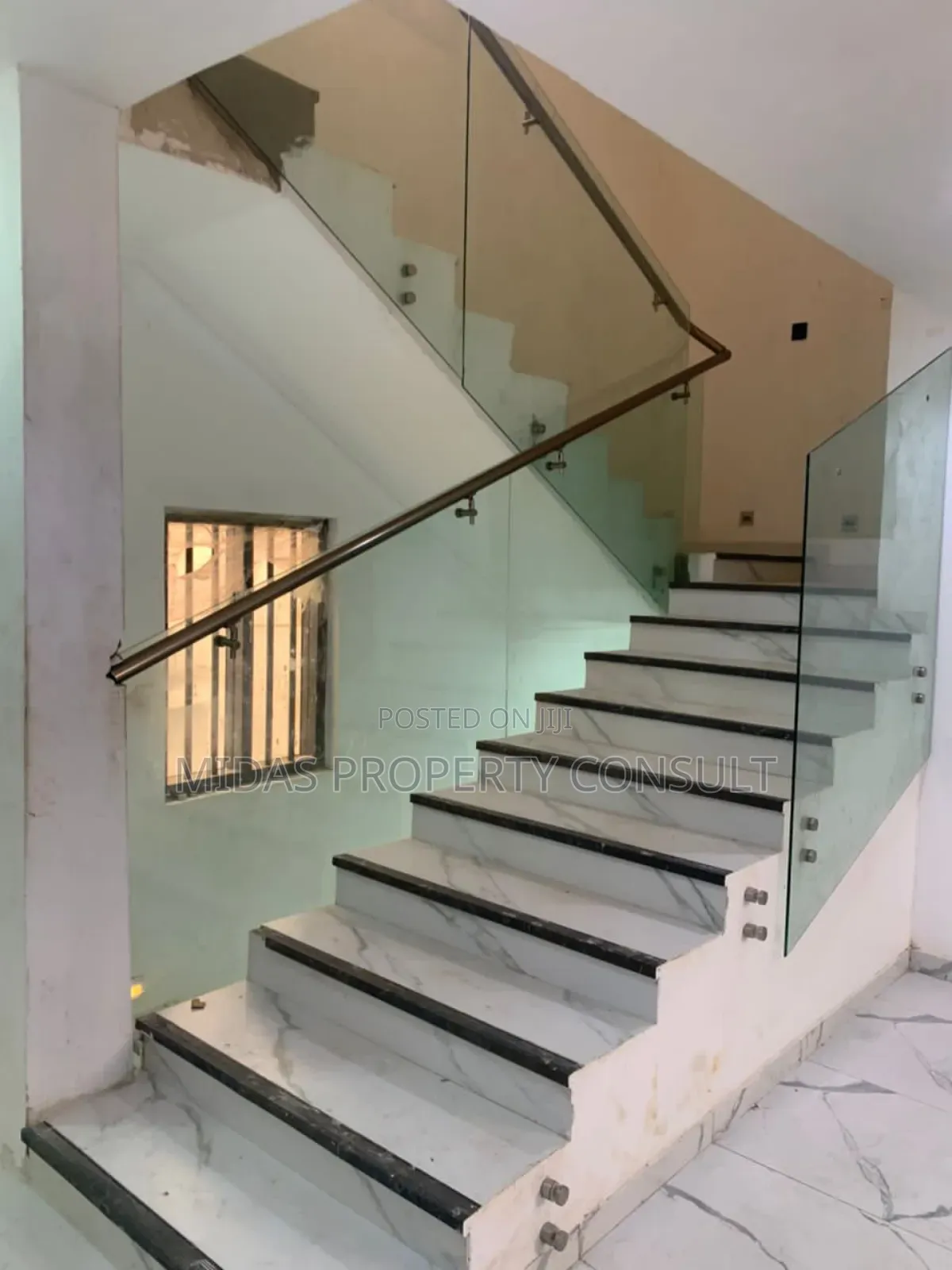 5bdrm House in Adjiringanor, Adjiriganor for sale