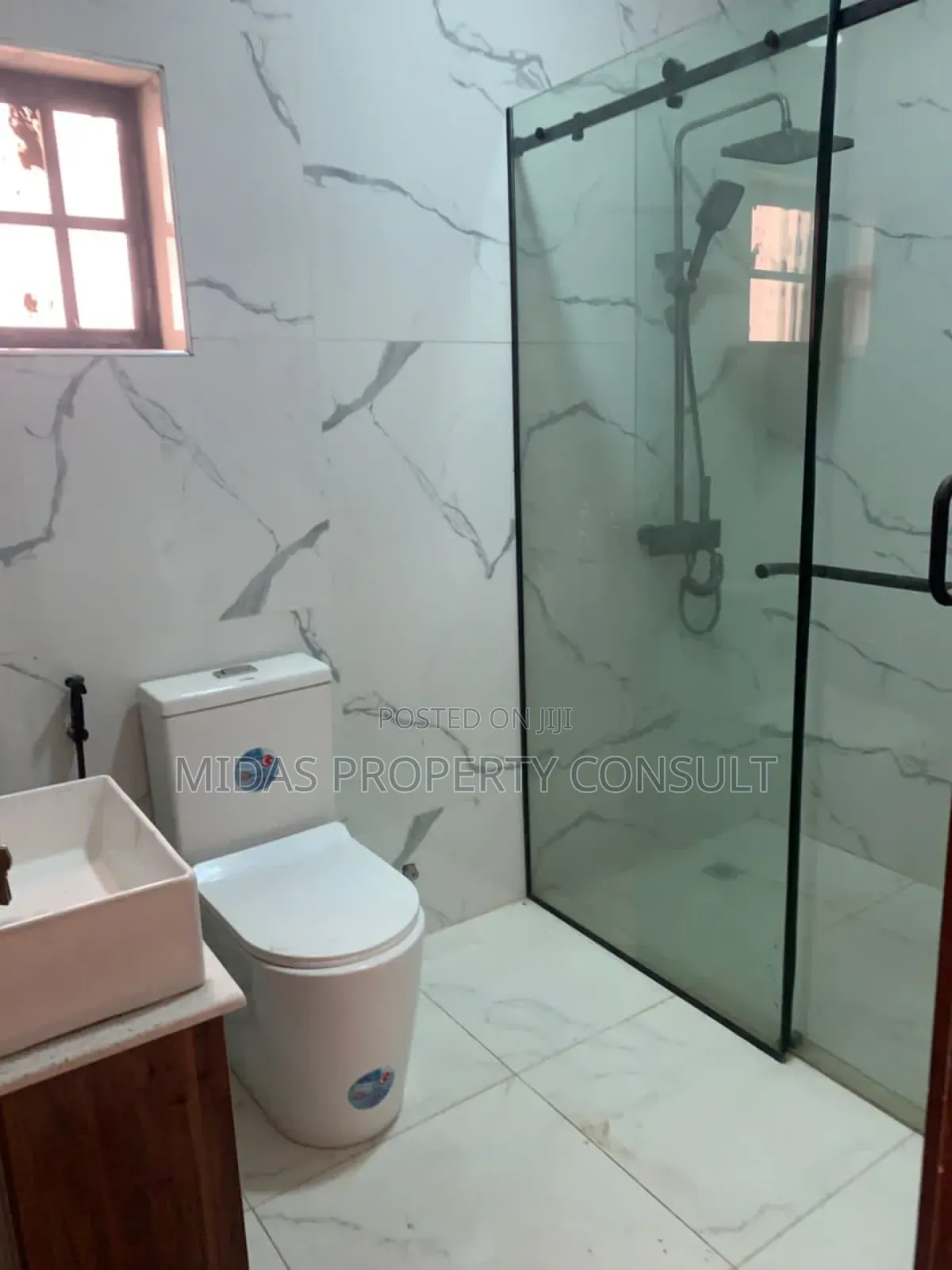 5bdrm House in Adjiringanor, Adjiriganor for sale