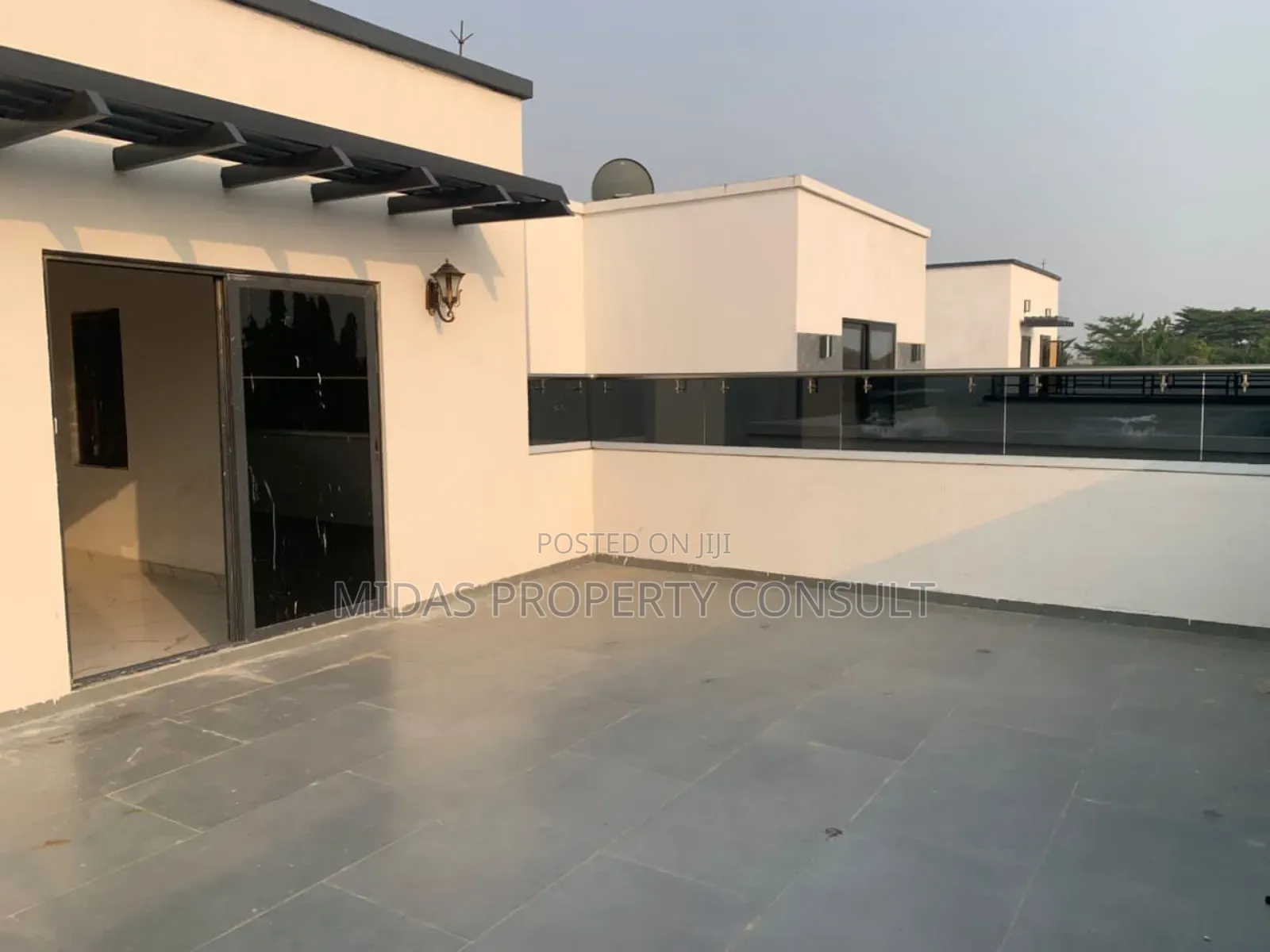 5bdrm House in Adjiringanor, Adjiriganor for sale