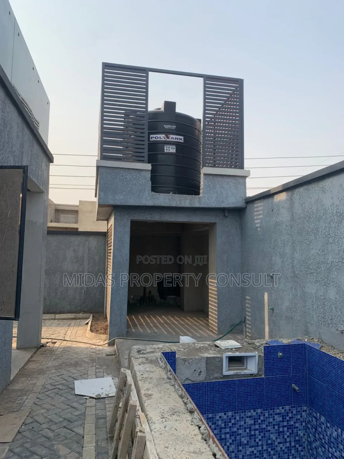 5bdrm House in Adjiringanor, Adjiriganor for sale