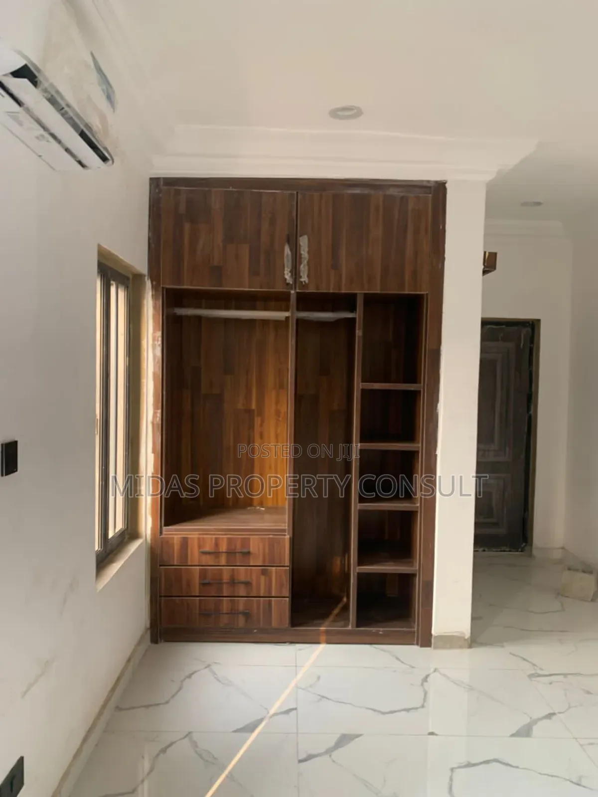 5bdrm House in Adjiringanor, Adjiriganor for sale