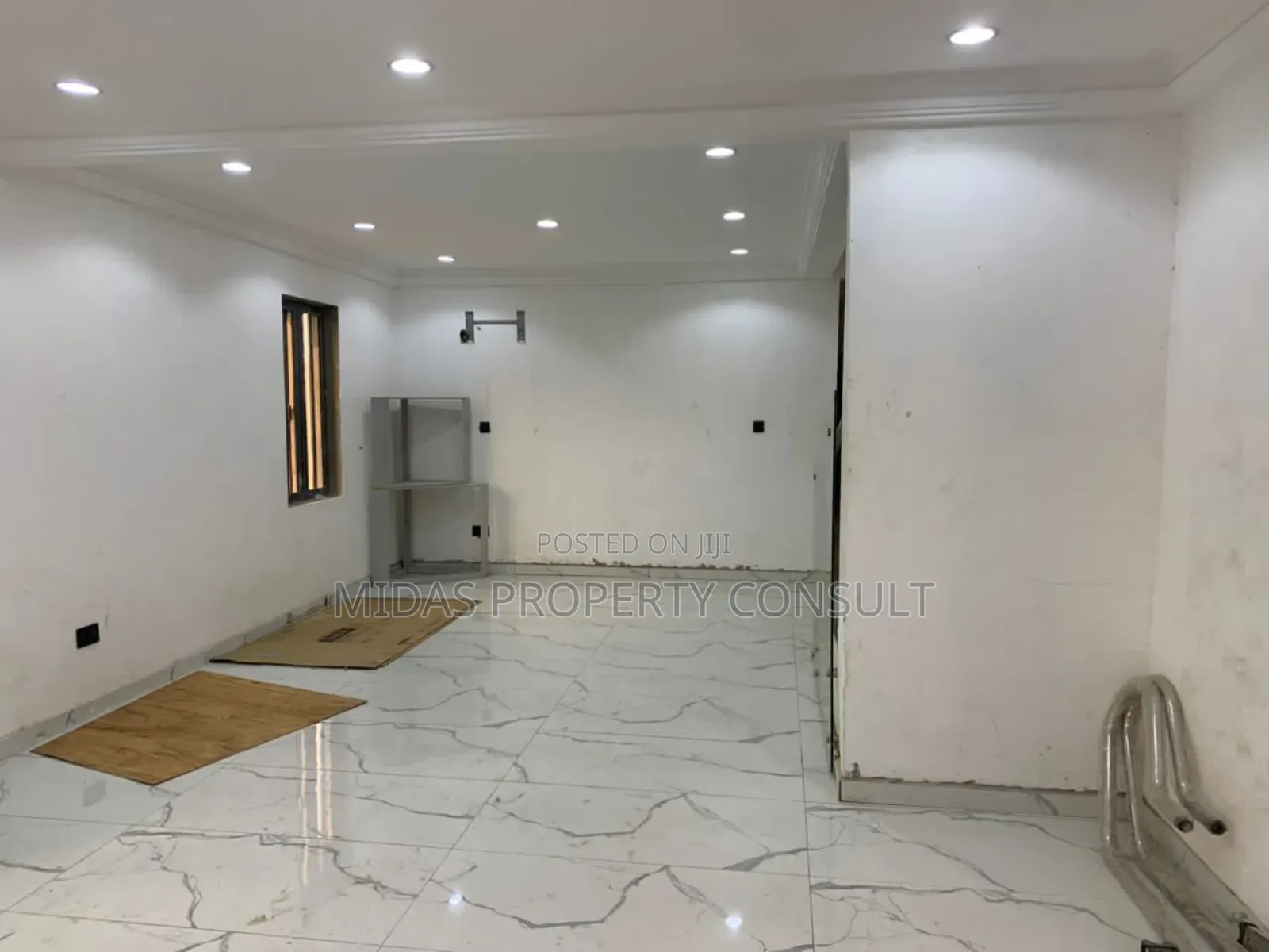 5bdrm House in Adjiringanor, Adjiriganor for sale
