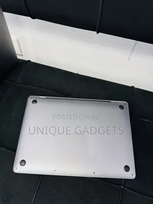 Laptop Apple MacBook Pro 2022 M2 8GB Apple M2 SSD 256GB