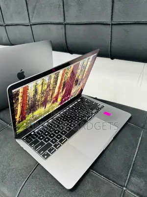Laptop Apple MacBook Pro 2022 M2 8GB Apple M2 SSD 256GB