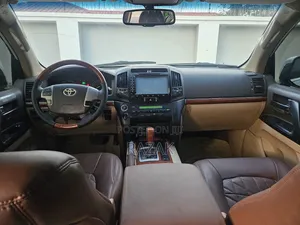 Toyota Land Cruiser 2013 White