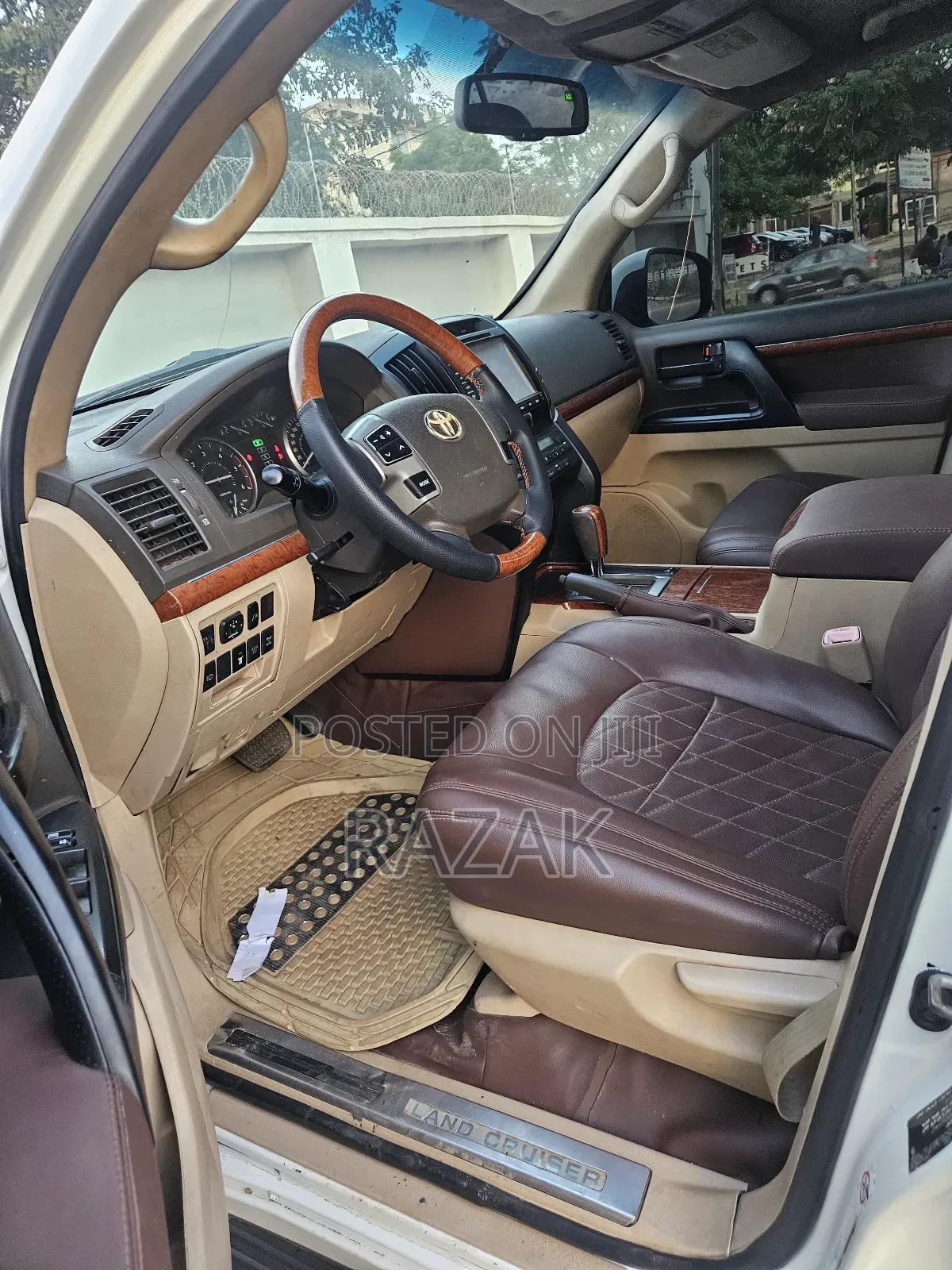 Toyota Land Cruiser 2013 White