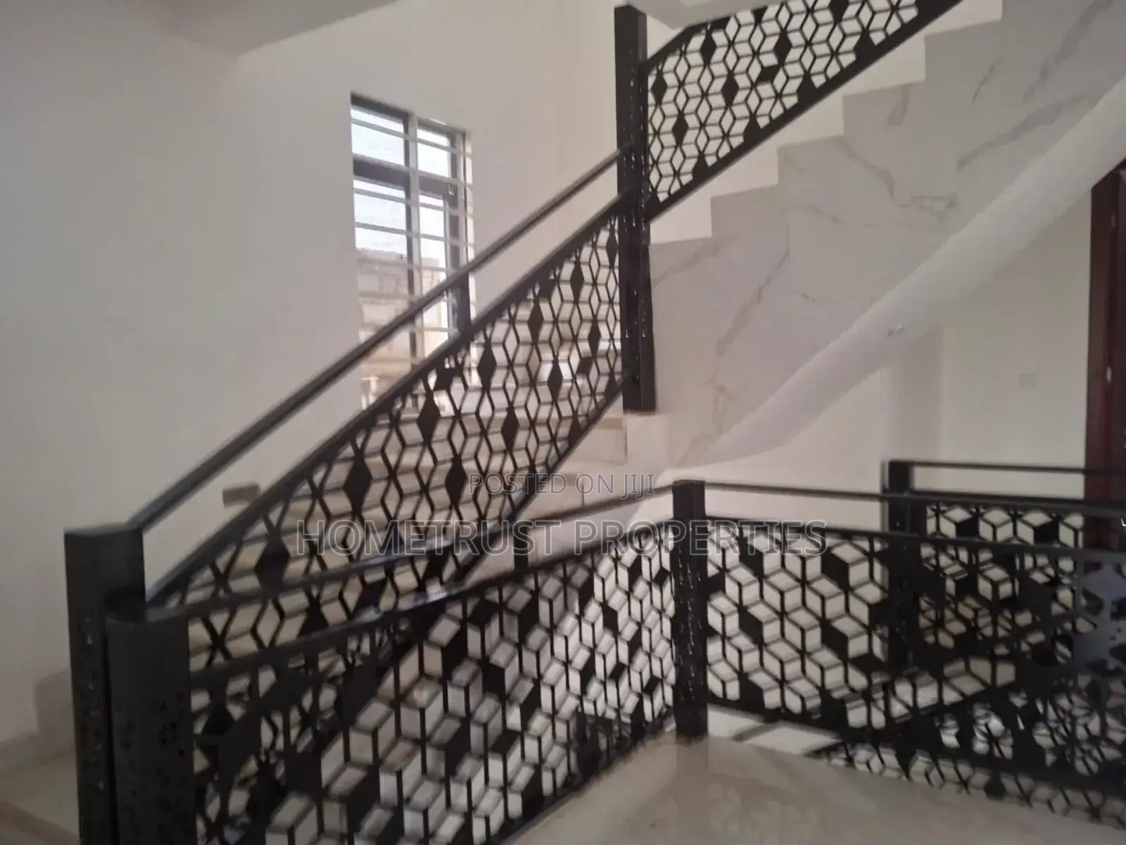 5bdrm Duplex in Hometrust Properties, East Legon for sale