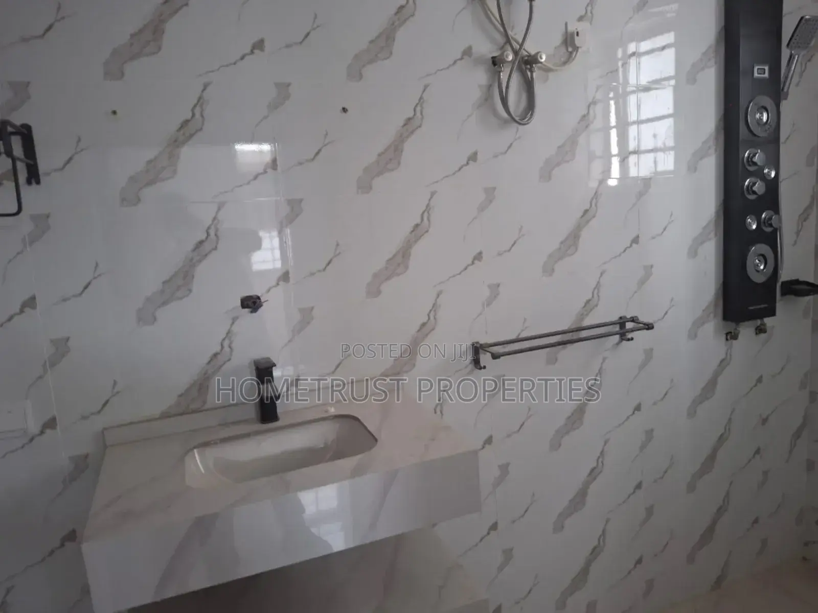 5bdrm Duplex in Hometrust Properties, East Legon for sale