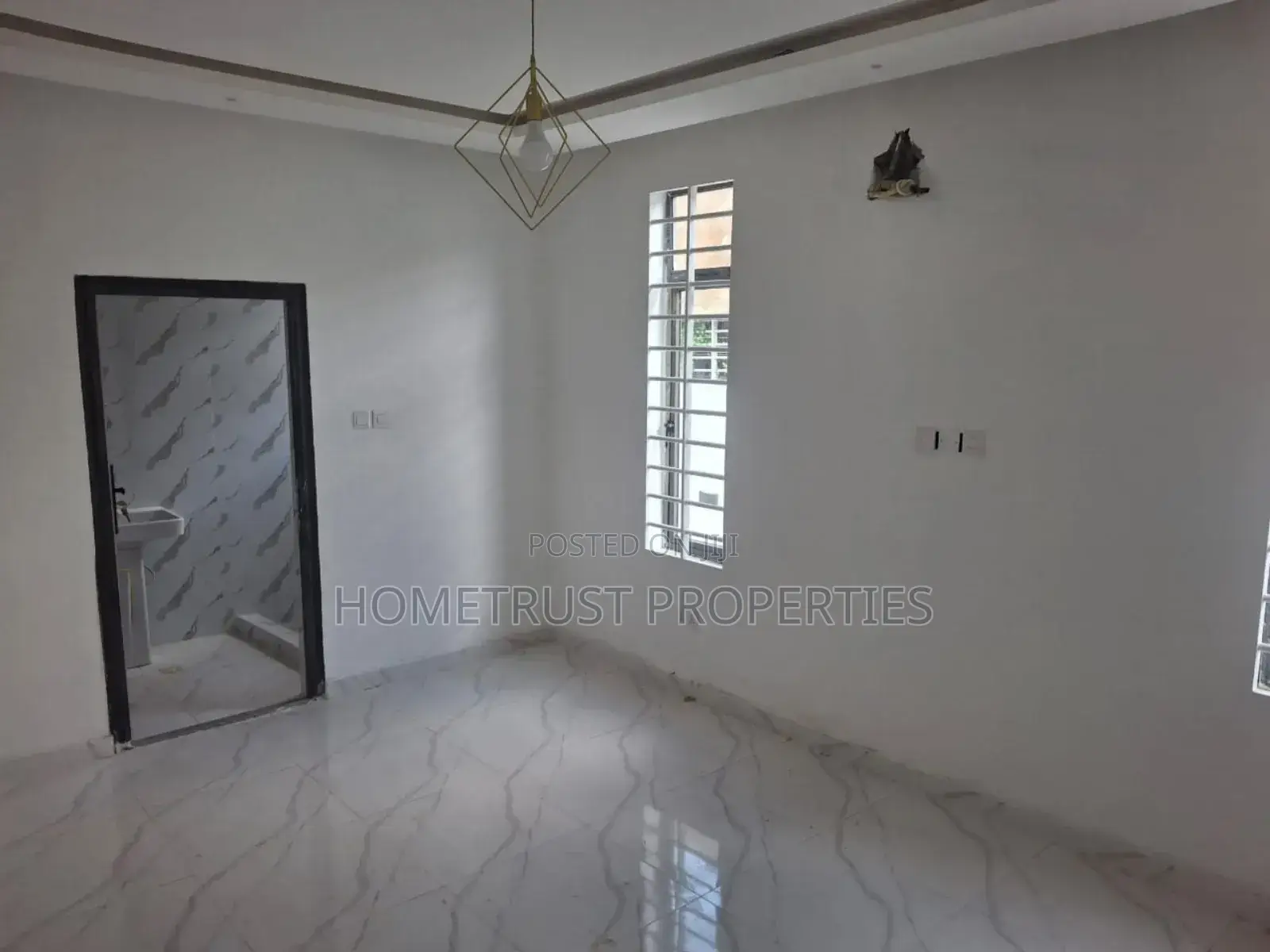 5bdrm Duplex in Hometrust Properties, East Legon for sale