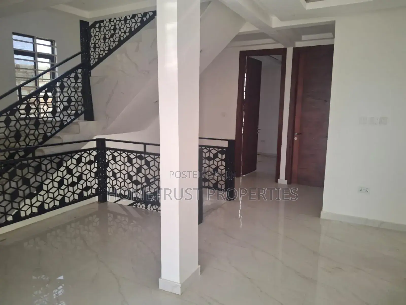 5bdrm Duplex in Hometrust Properties, East Legon for sale