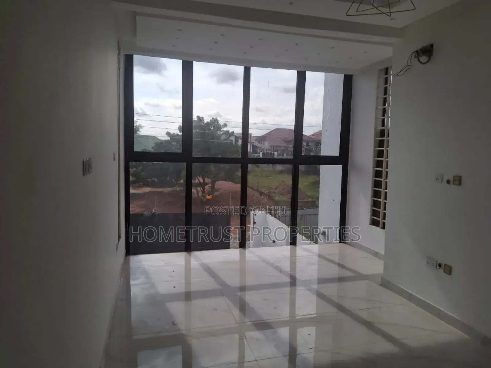 5bdrm Duplex in Hometrust Properties, East Legon for sale