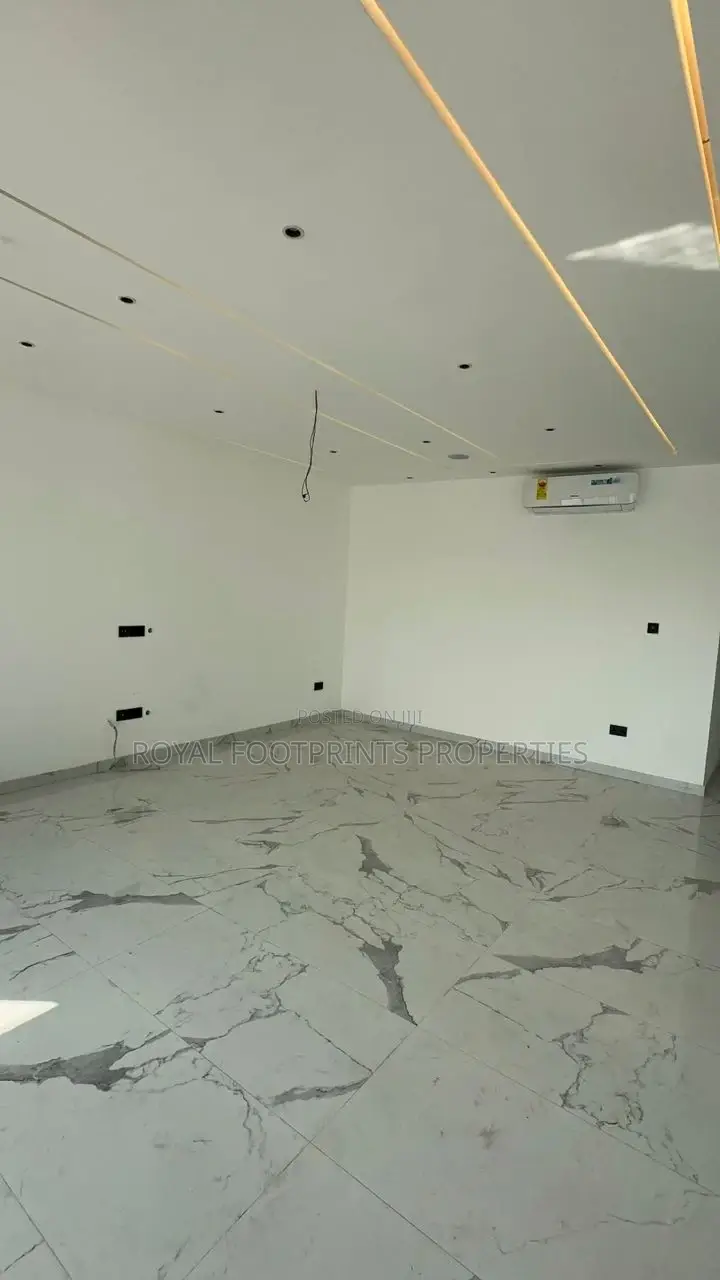 4bdrm House in Luxelooks Properties, Ashaley Botwe for sale