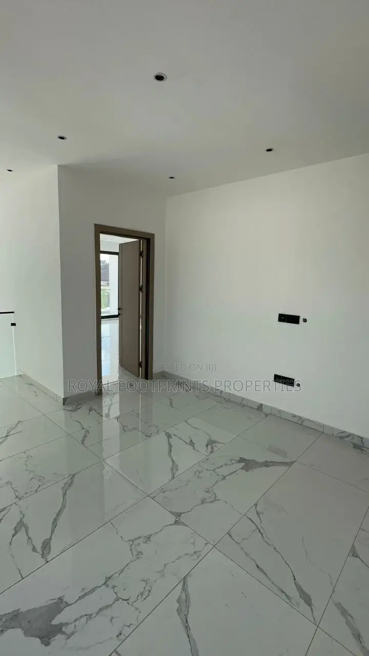 4bdrm House in Luxelooks Properties, Ashaley Botwe for sale