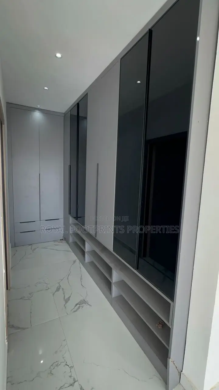 4bdrm House in Luxelooks Properties, Ashaley Botwe for sale