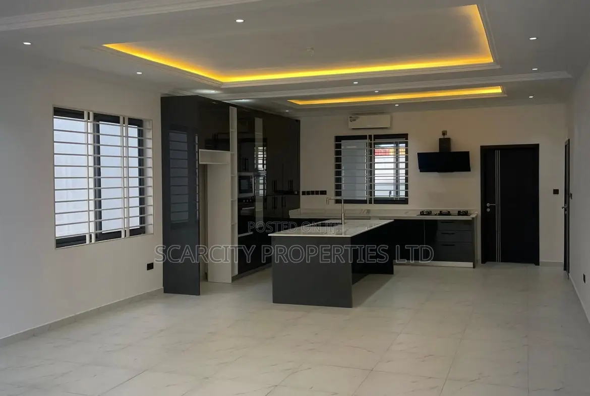 4bdrm House in Adenta for sale