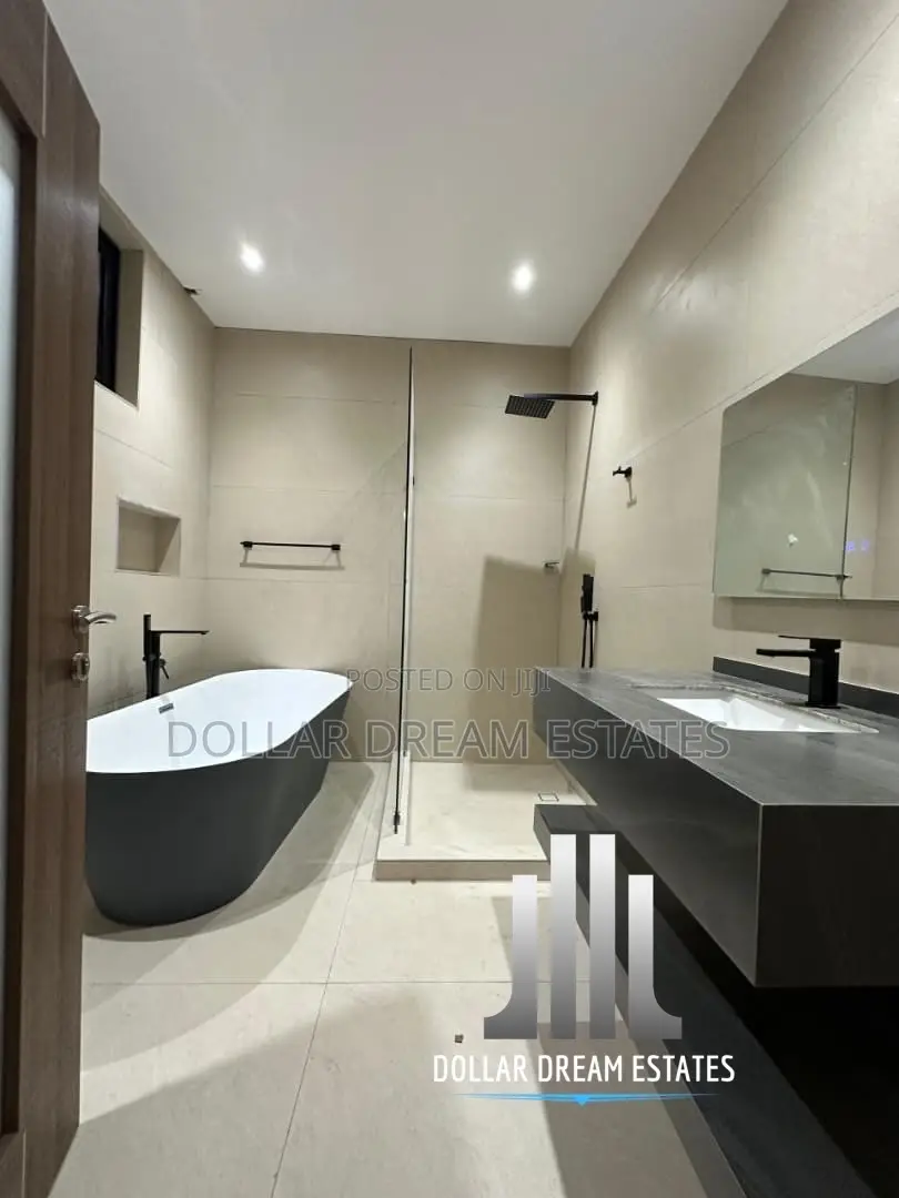 4bdrm House in Ashaley Botwe for sale