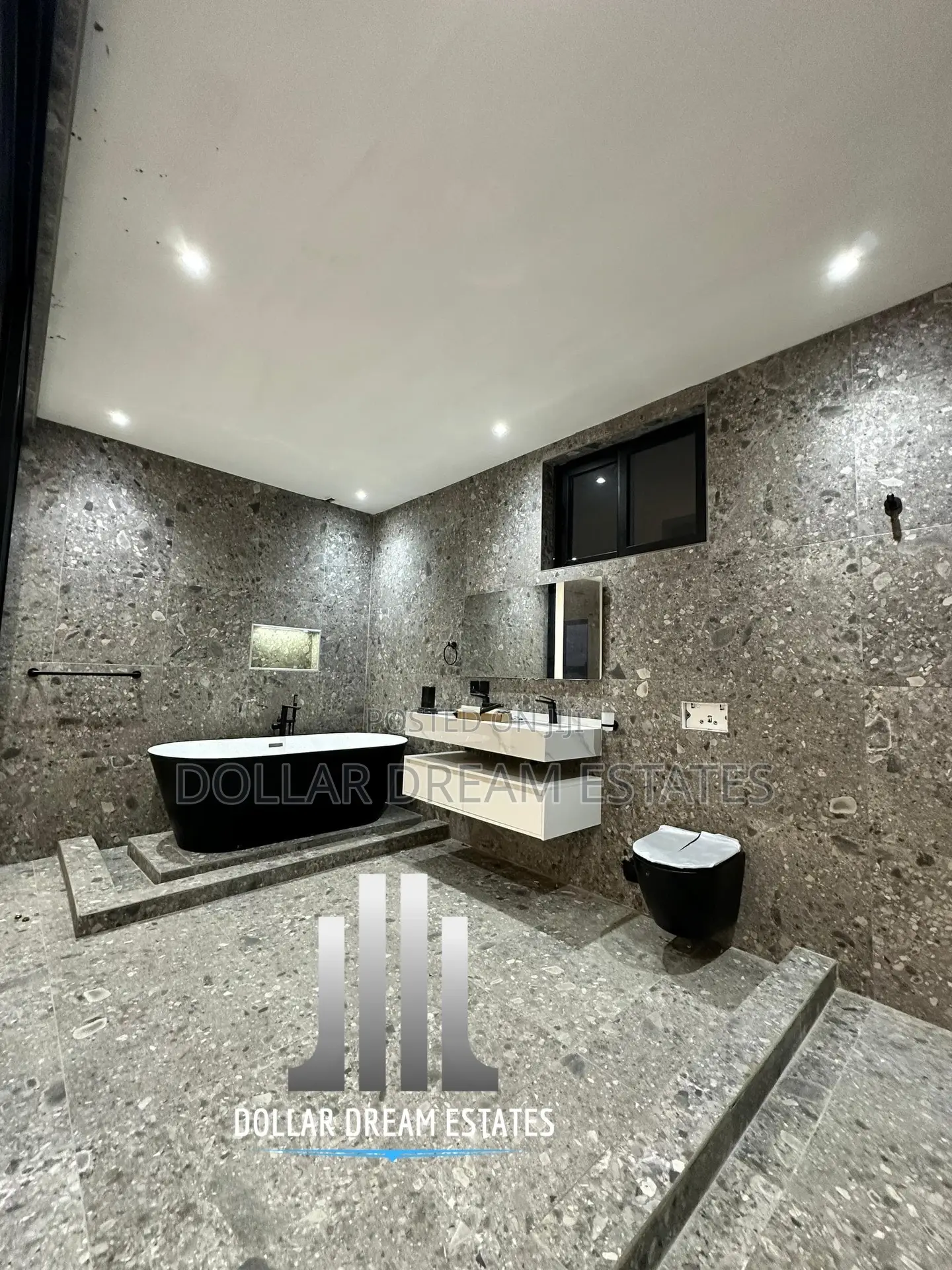 4bdrm House in Ashaley Botwe for sale