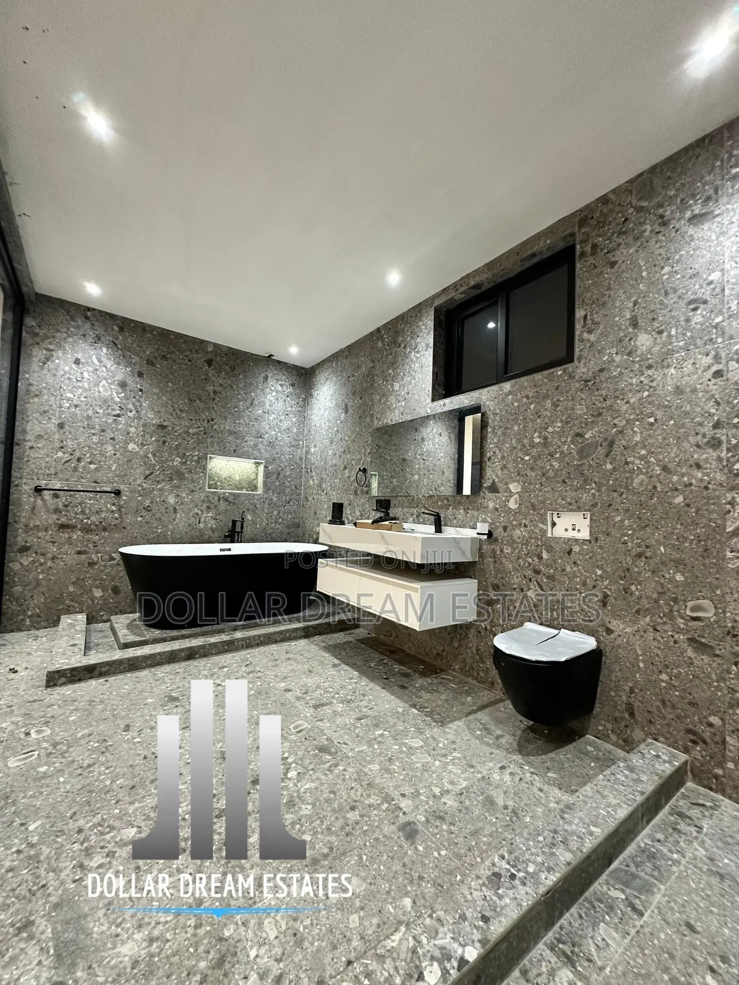 4bdrm House in Ashaley Botwe for sale