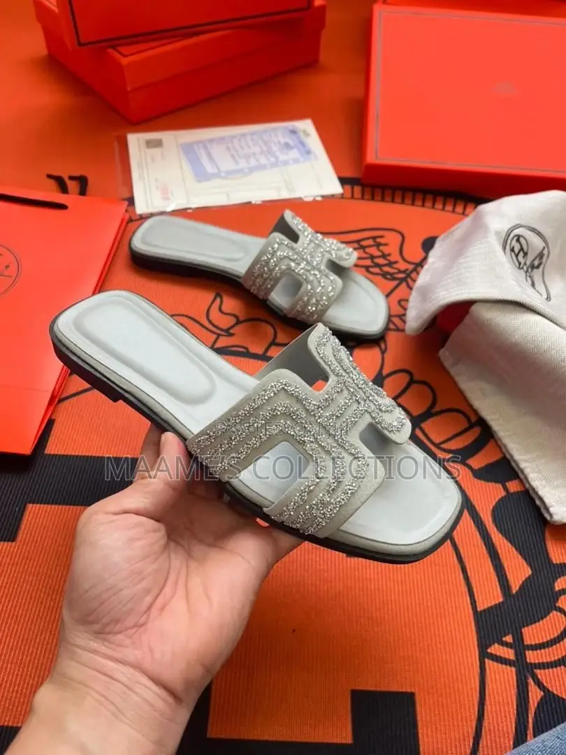 Hermes Women’S Slippers ( in a Box)