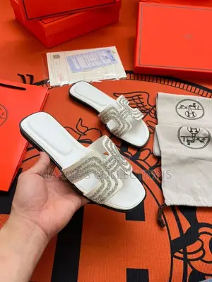 Hermes Women’S Slippers ( in a Box)