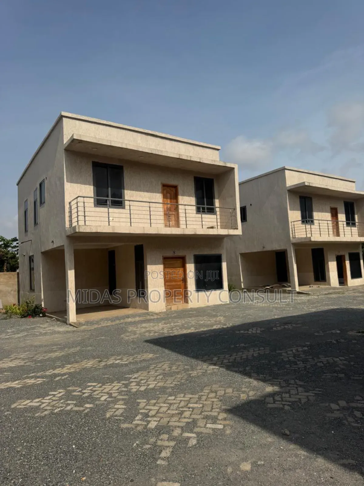 3bdrm Townhouse/Terrace in Ashaley Botwe, School Junction for sale