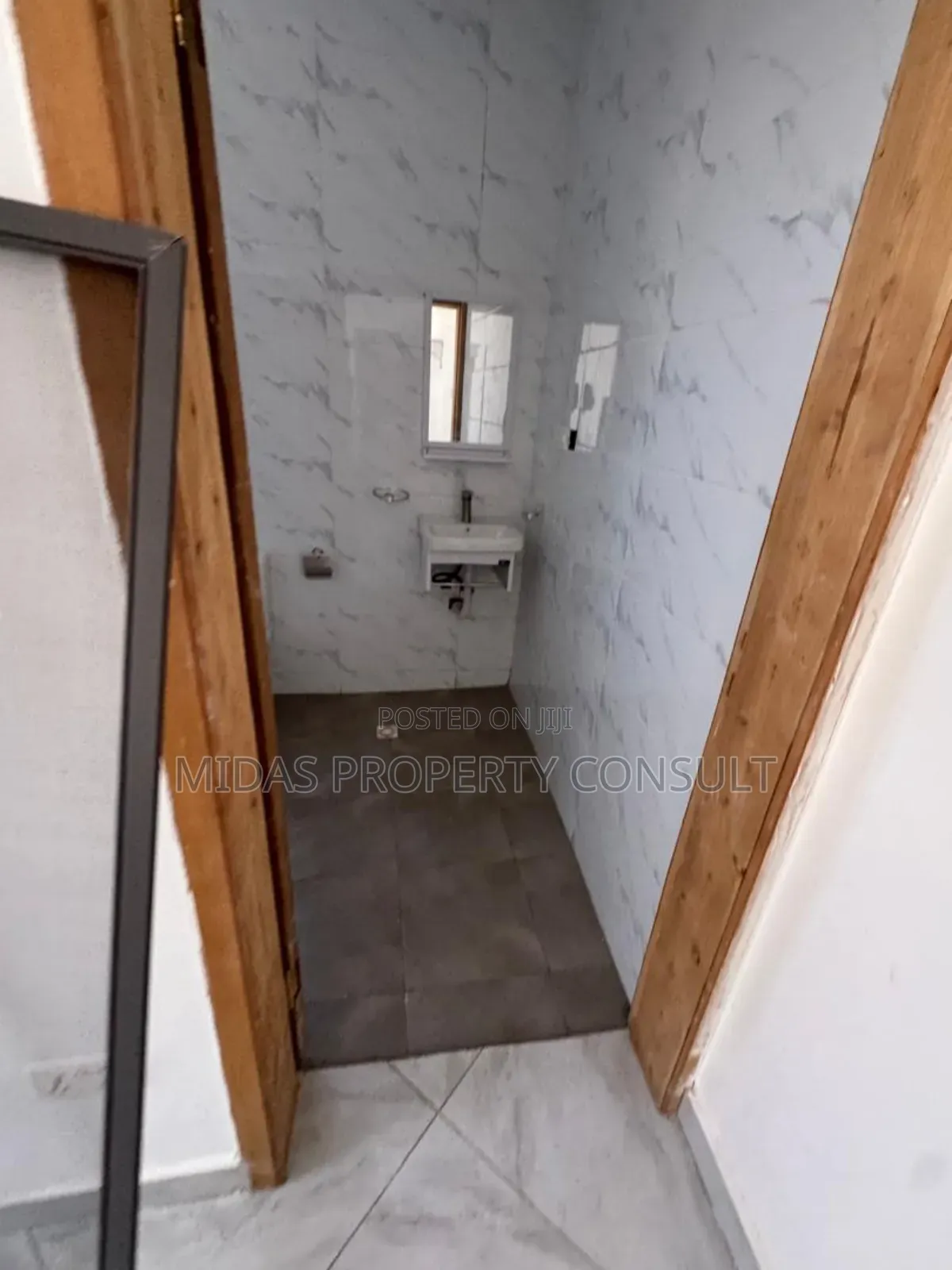 3bdrm Townhouse/Terrace in Ashaley Botwe, School Junction for sale