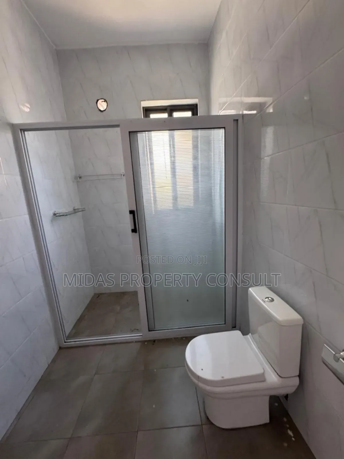3bdrm Townhouse/Terrace in Ashaley Botwe, School Junction for sale