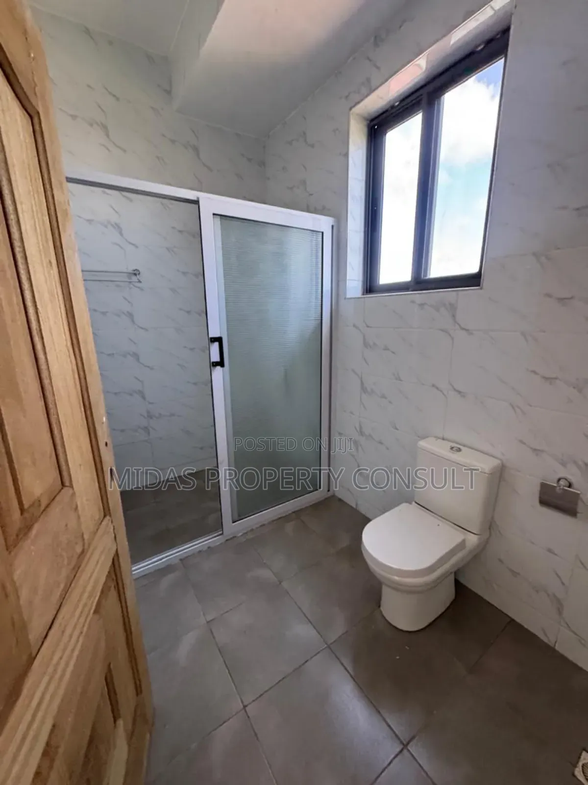 3bdrm Townhouse/Terrace in Ashaley Botwe, School Junction for sale