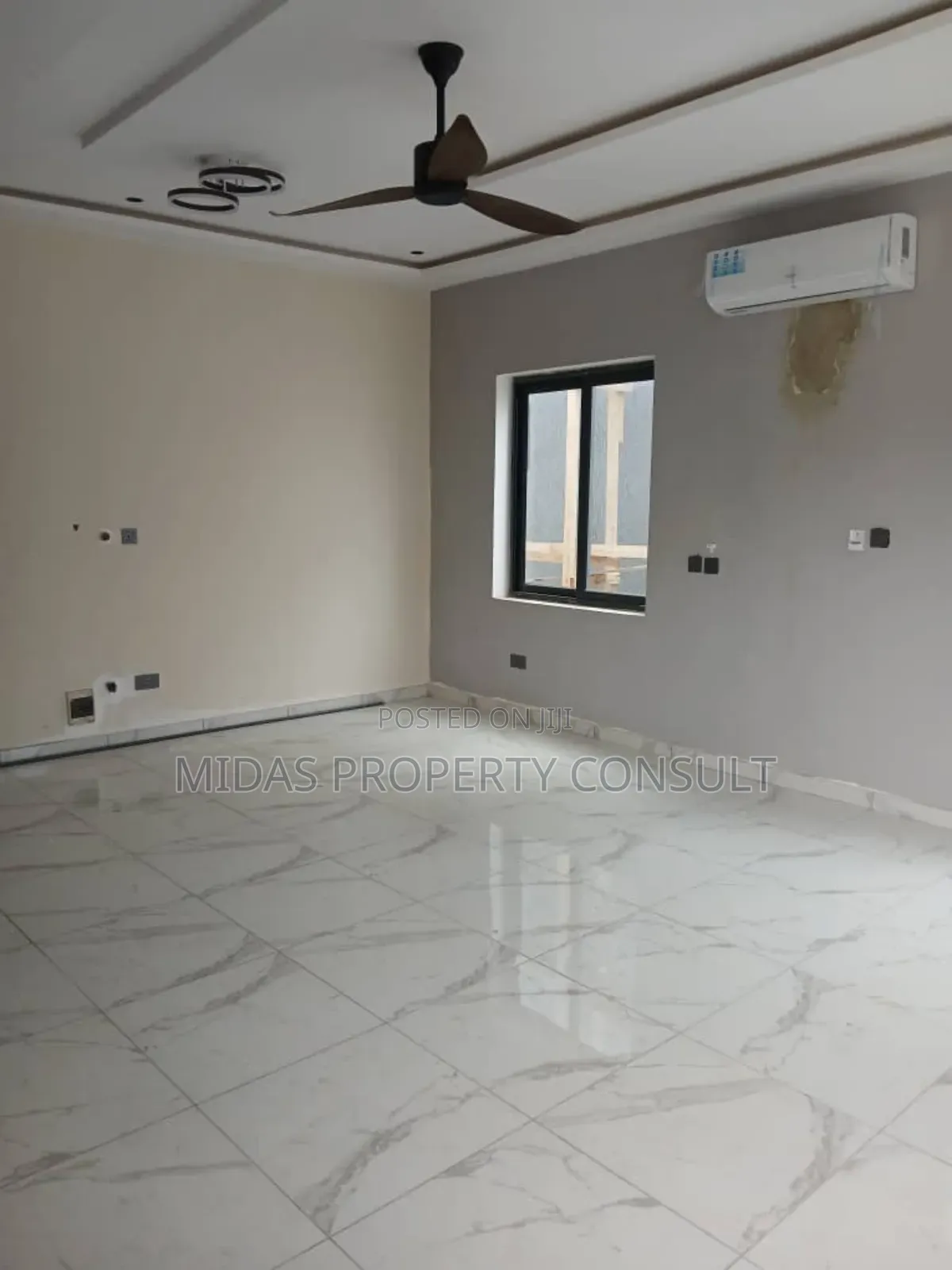 3bdrm Townhouse/Terrace in Ashaley Botwe, School Junction for sale