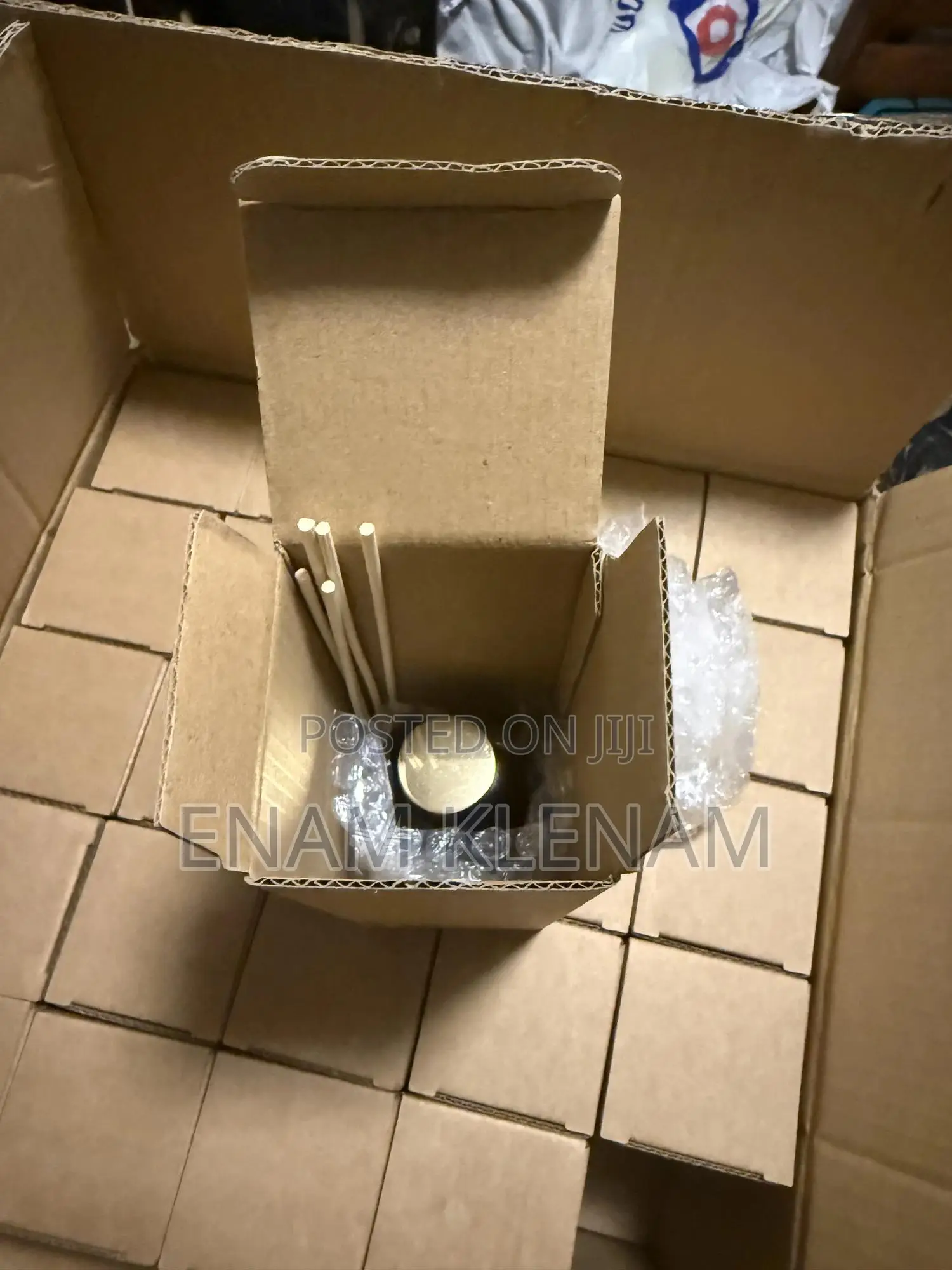 125ml and 250ml Empty Reed Diffuser Bottles With Sticks Box